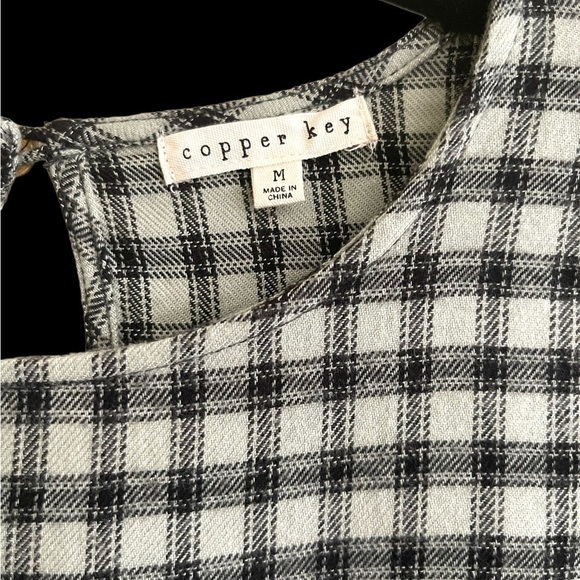 COPPER KEY, NWOT, GIRLS, SMOCKED, LONG SLEEVE DRESS. GREEN & BLACK CHECK.SIZE M. - Picture 3 of 5